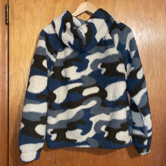 •SO•BLUE/GREEN/BROWN CAMO PRINTED SHERPA FULL ZIP FAUX FUR JACKET SIZE MEDIUM - Picture 5 of 7